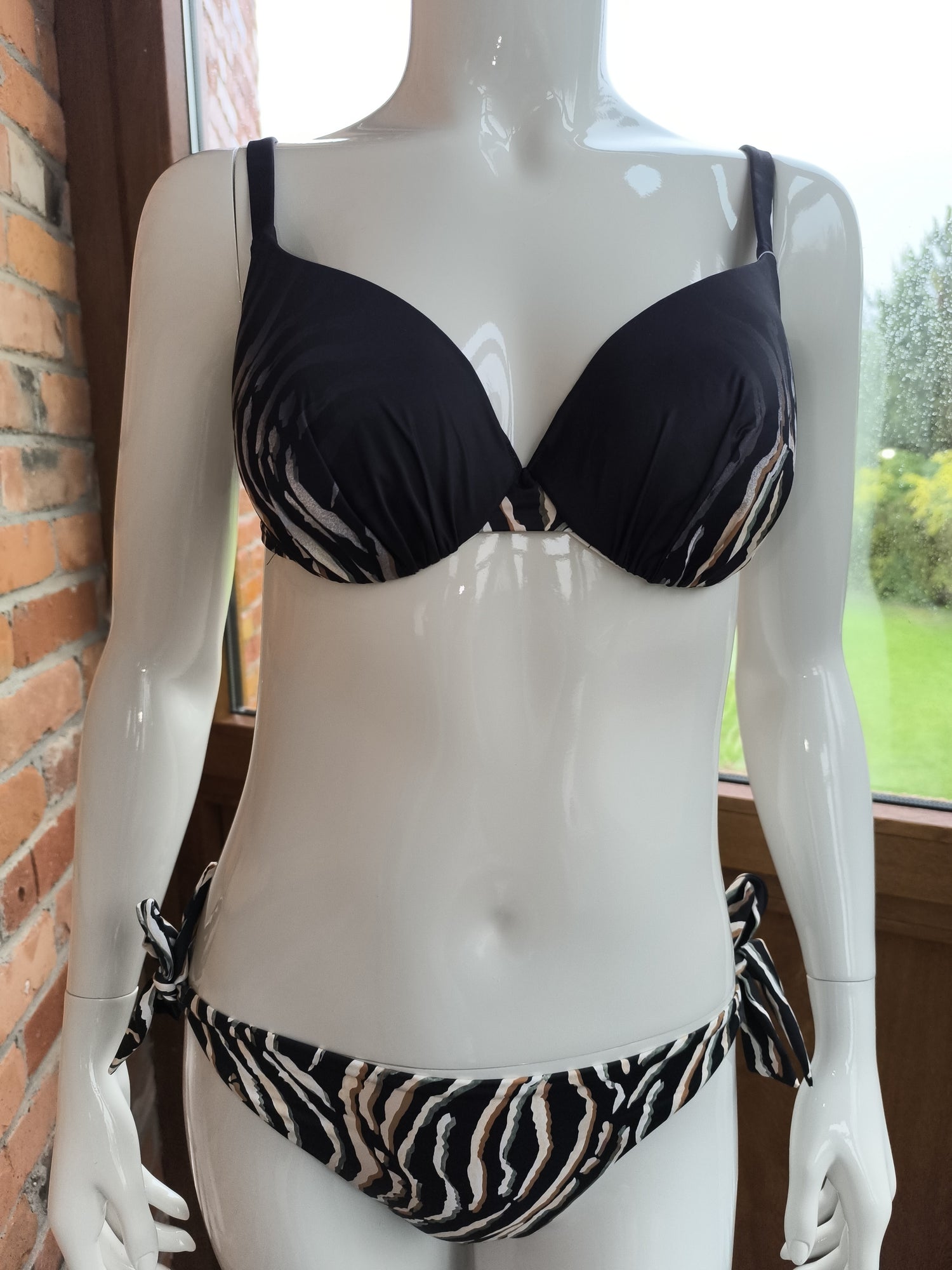 Triumph Charm Elegance 2.0 W maudymosi liemenėlė .